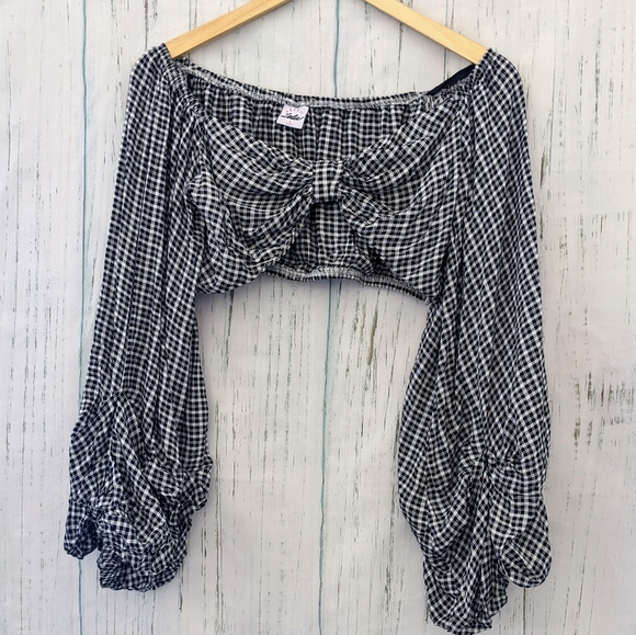 3/$20 Selfie Leslie Crop Off the Shoulder Top - Picture 2 of 7